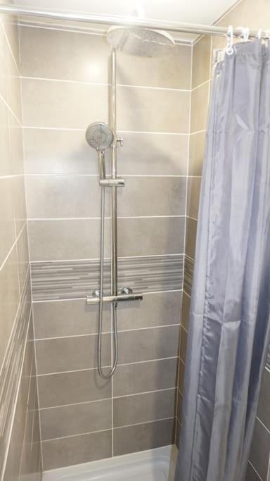 Atypique T1 Duplex - Wifi .Parking .Proche .Gare Apartment Saint-Quentin  Exterior photo